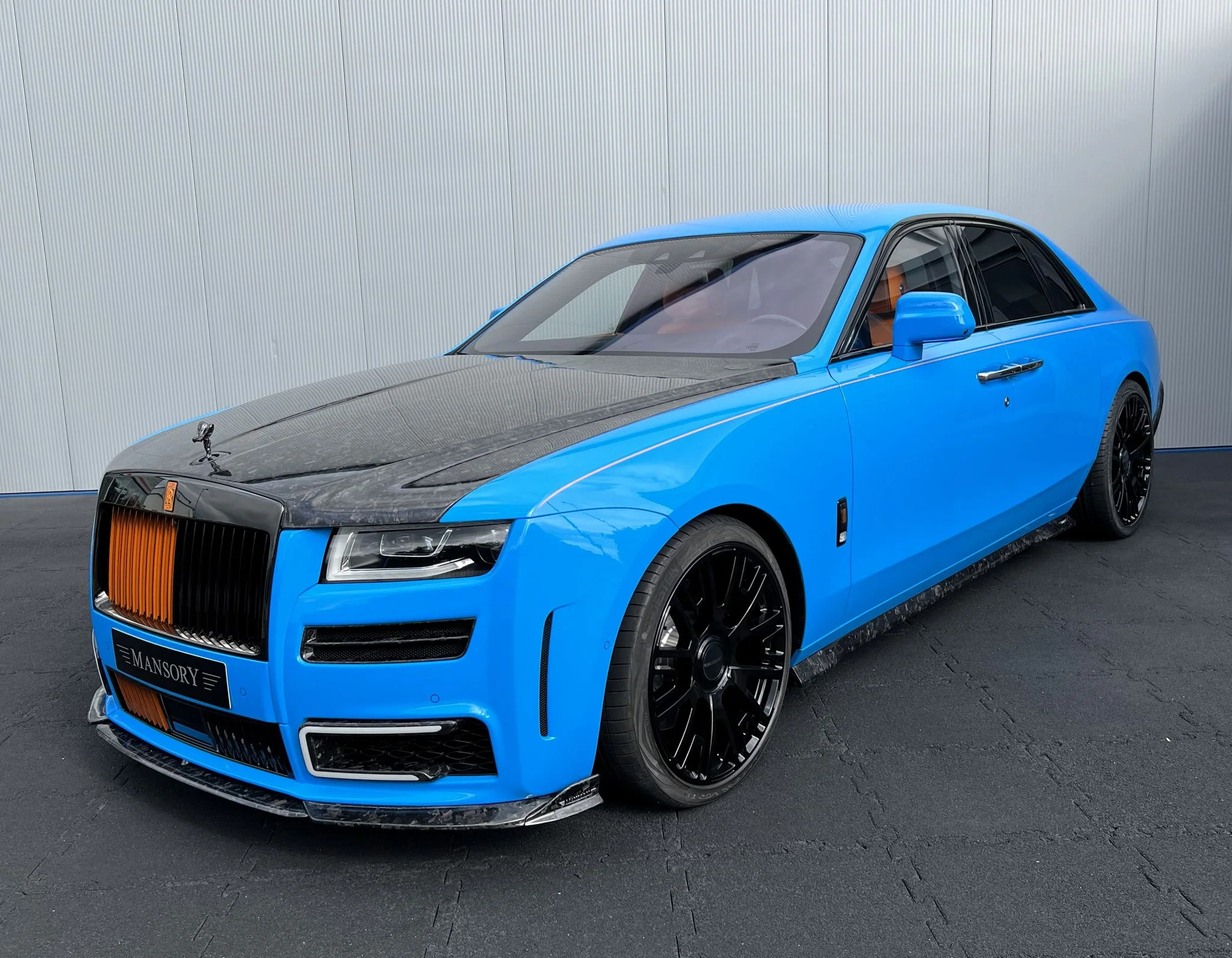A Rolls-Royce Ghost converted by MANSORY, sky blue with a forged-carbon bonnet and an orange grille, at Autopoint Nordhausen