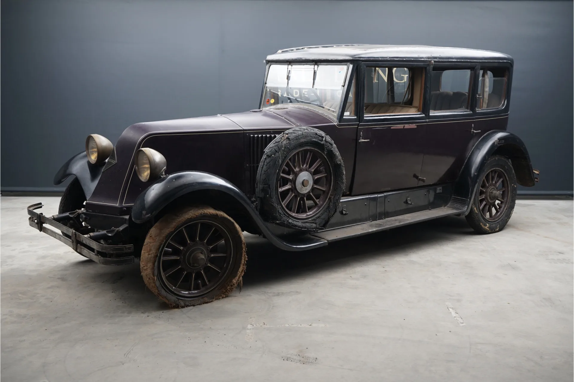1926 Renault Type PI Limousine Felber et Fils offered by a specialist dealer in Brummen, Netherlands, main photo