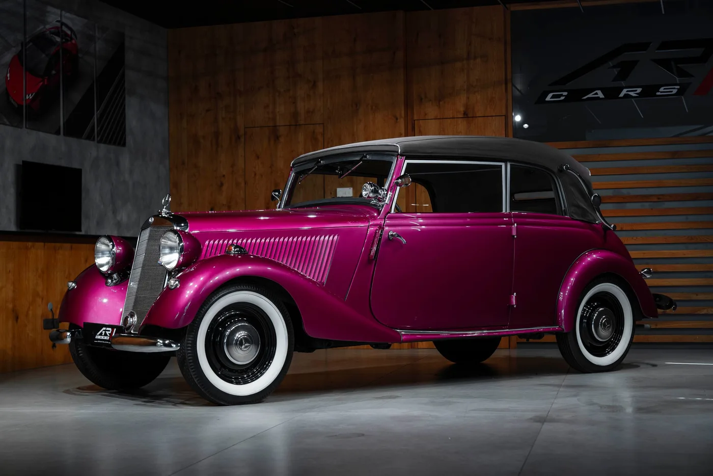 1938 Mercedes-Benz 170 V Cabriolet proposée par un concessionnaire spécialisé à Bratislava, Slovaquie, photo 2 sur 15
