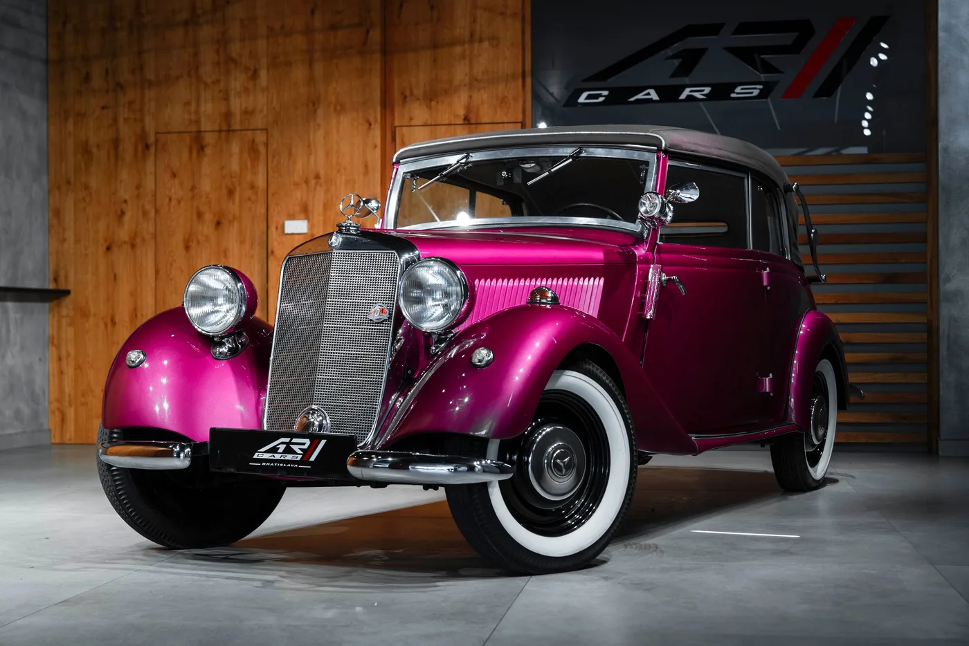 1938 Mercedes-Benz 170 V Cabriolet proposée par un concessionnaire spécialisé à Bratislava, Slovaquie, photo 3 sur 15