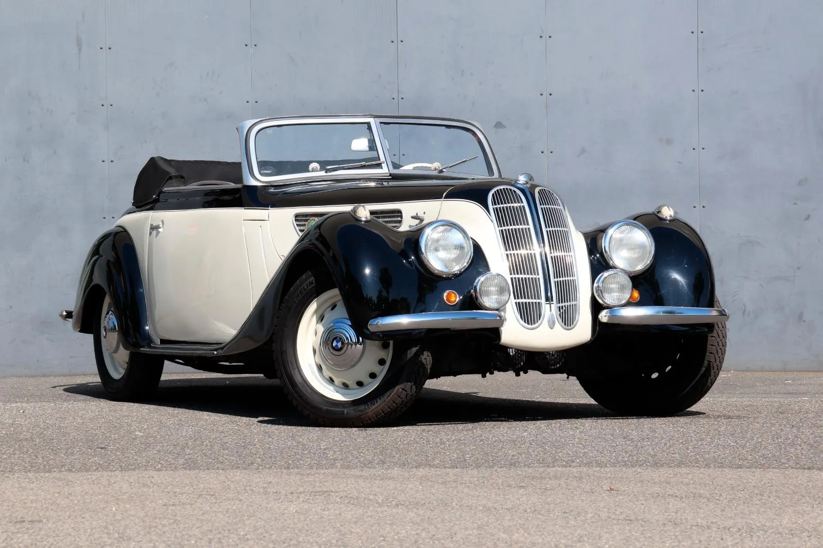 1941 BMW 327 Cabriolet angeboten von einem Fachhändler in Düsseldorf, Deutschland, Hauptfoto