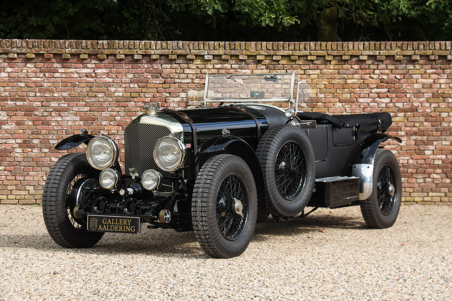 1948 Bentley Mark VI Speed 8 by Racing Green offered by a specialist dealer in Brummen, Netherlands, main photo