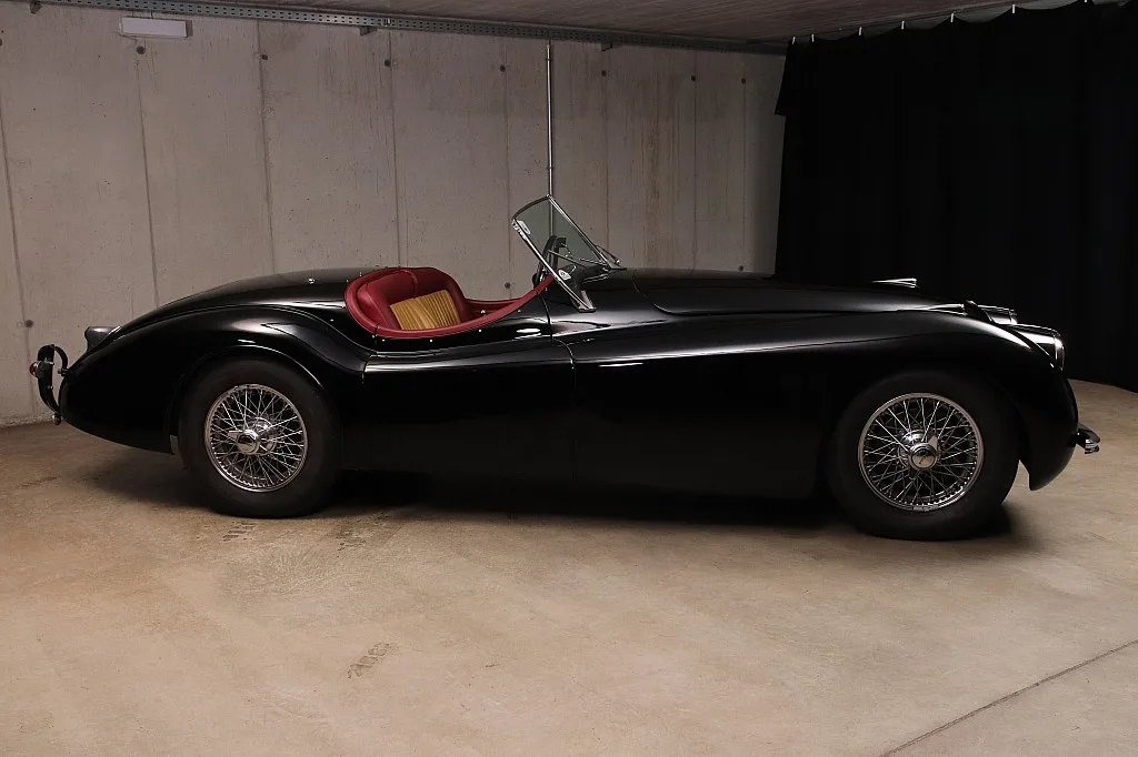 1950 Jaguar XK120 Roadster proposée par un concessionnaire spécialisé à Unterweitersdorf, Autriche, photo 3 sur 15