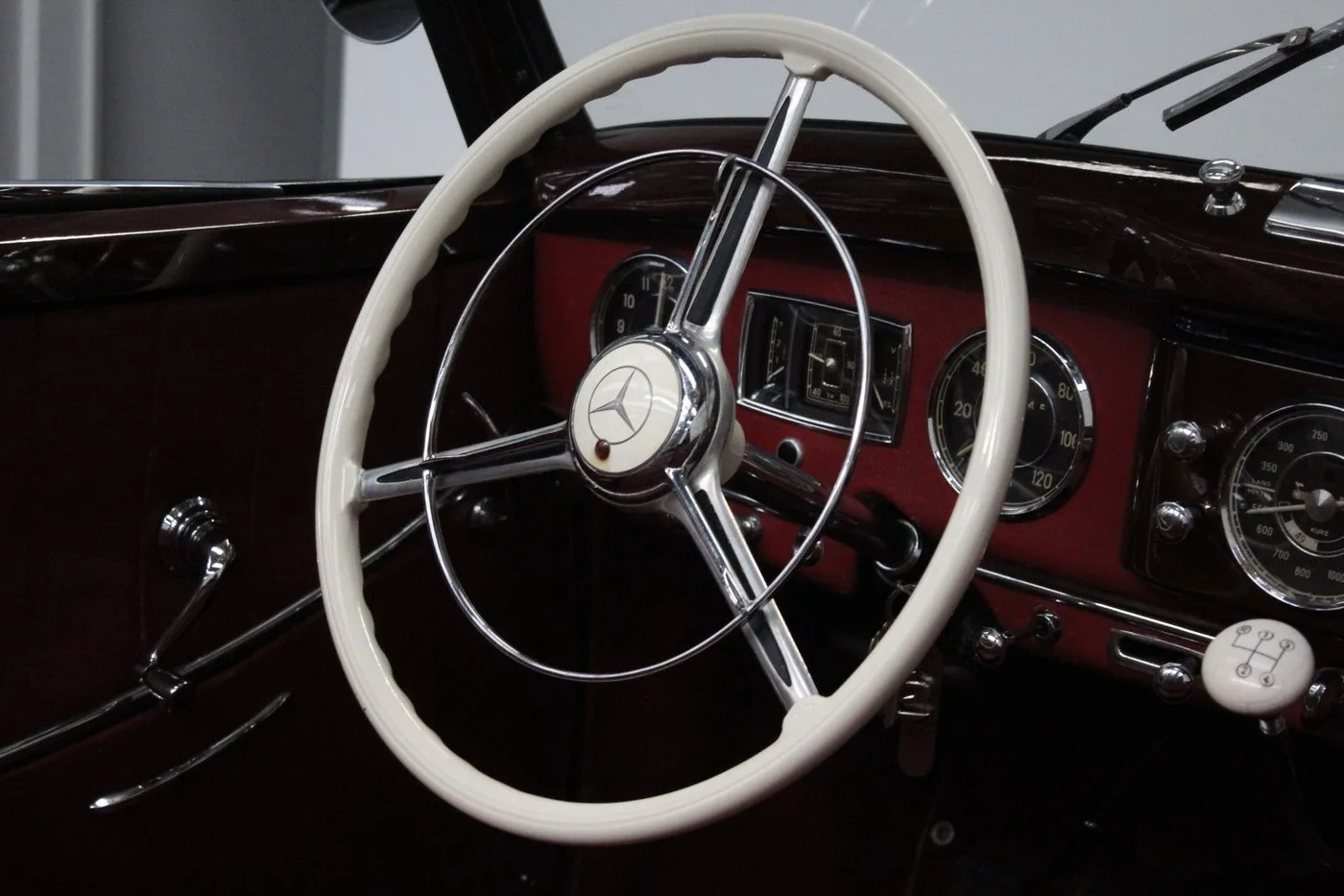 1950 Mercedes-Benz 170 S Cabriolet proposée par un concessionnaire spécialisé à Nuremberg, Allemagne, photo 8 sur 15