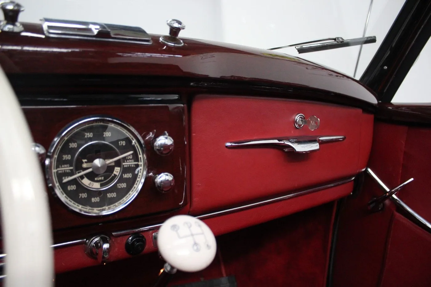 1950 Mercedes-Benz 170 S Cabriolet proposée par un concessionnaire spécialisé à Nuremberg, Allemagne, photo 11 sur 15