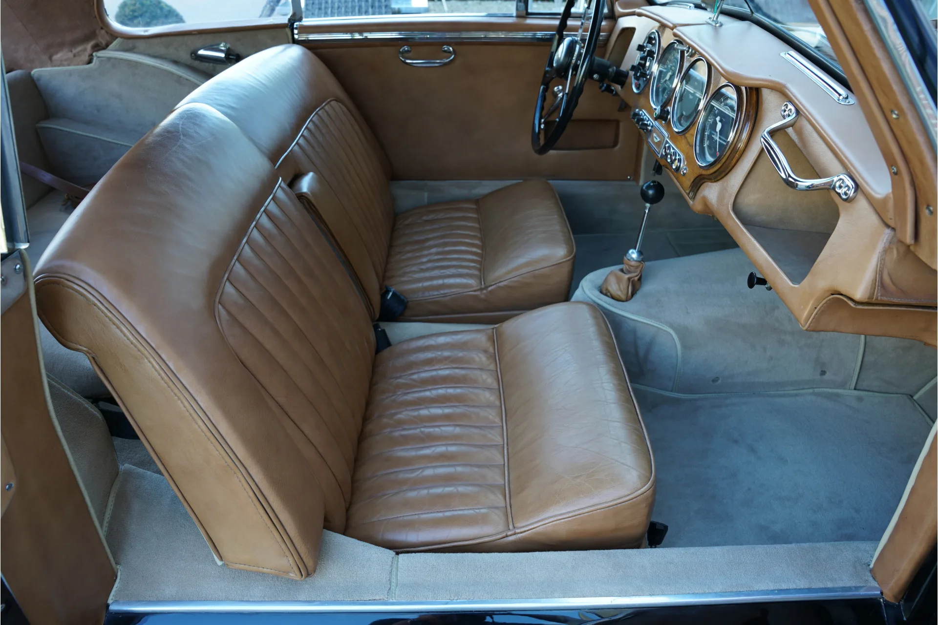 1952 Aston Martin DB2 Sports Saloon, 6/30