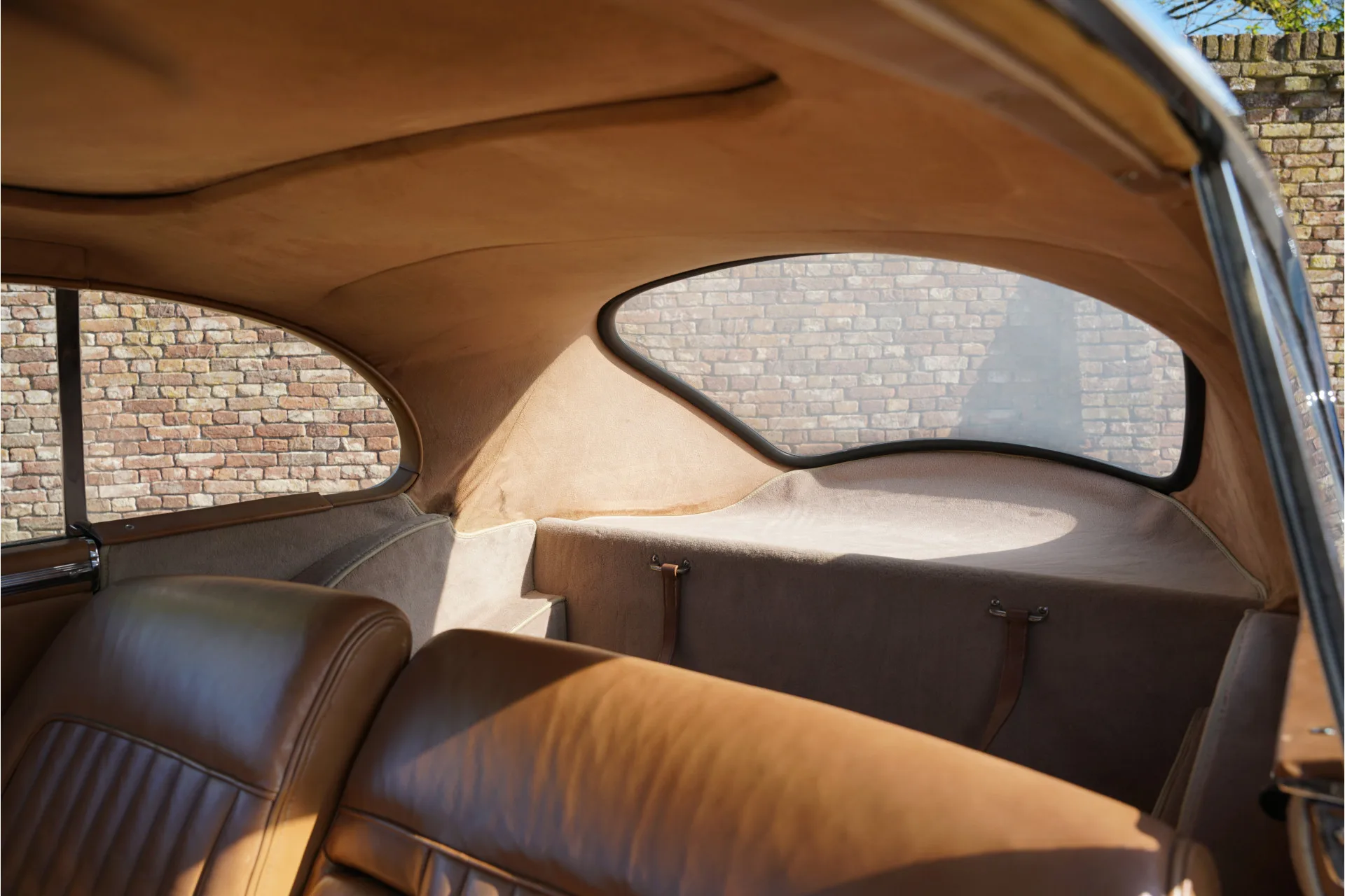 1952 Aston Martin DB2 Sports Saloon, 22/30