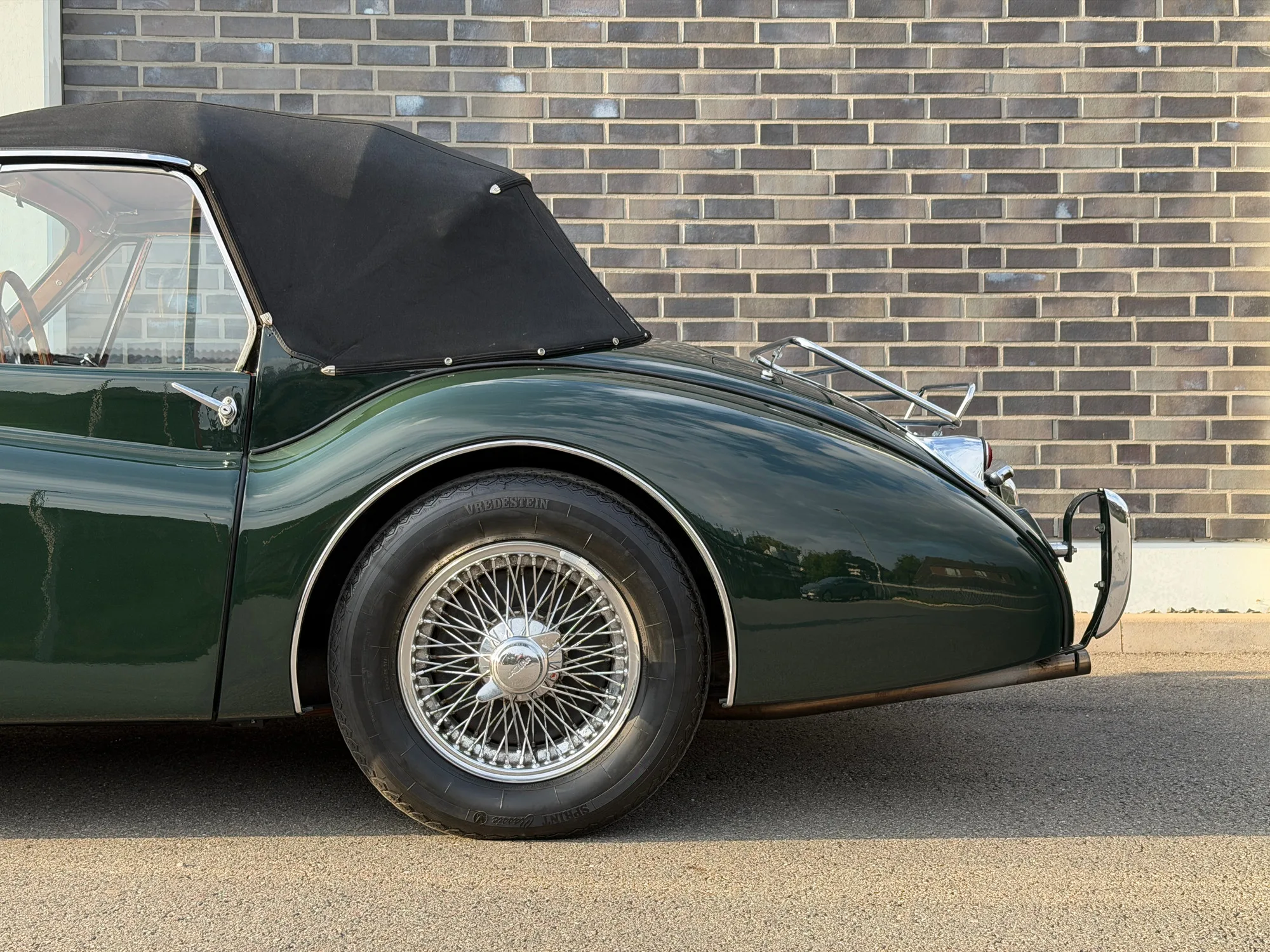 1953 Jaguar XK120 Drophead Coupé, 9/30