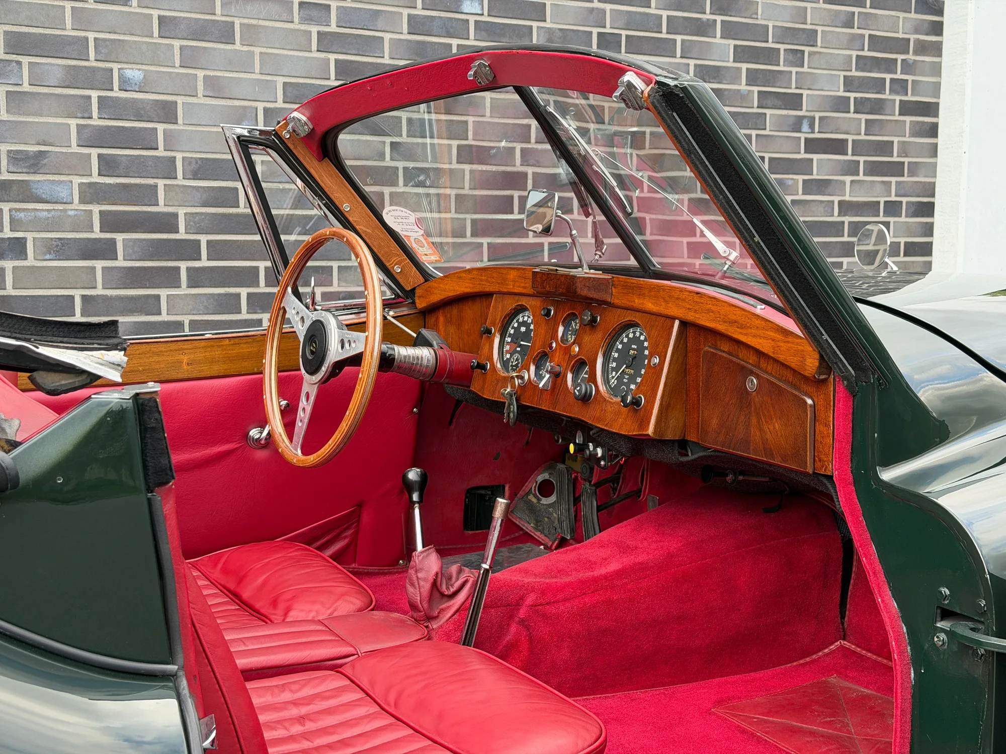 1953 Jaguar XK120 Drophead Coupé, 11/30