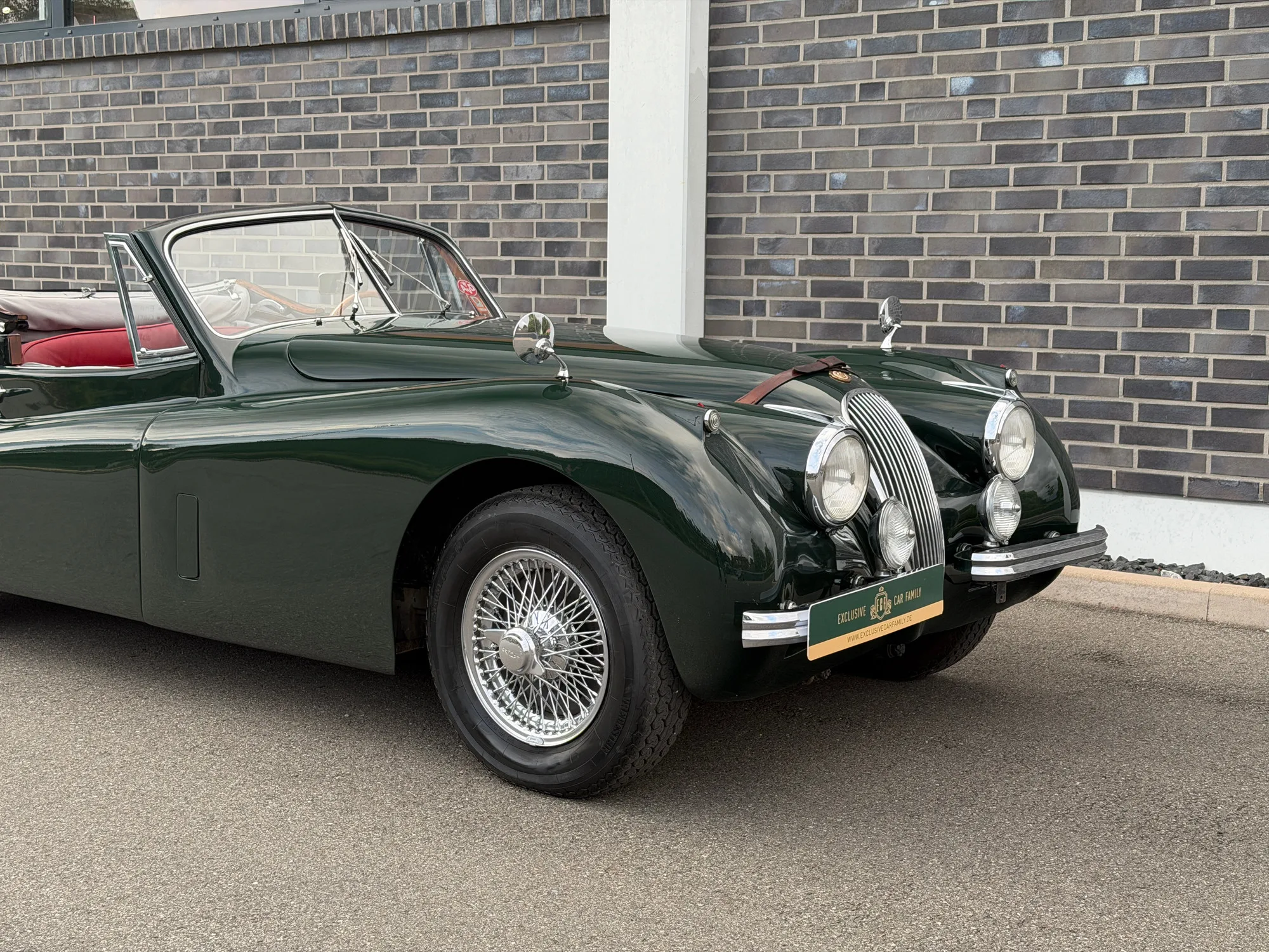 1953 Jaguar XK120 Drophead Coupé, 12/30