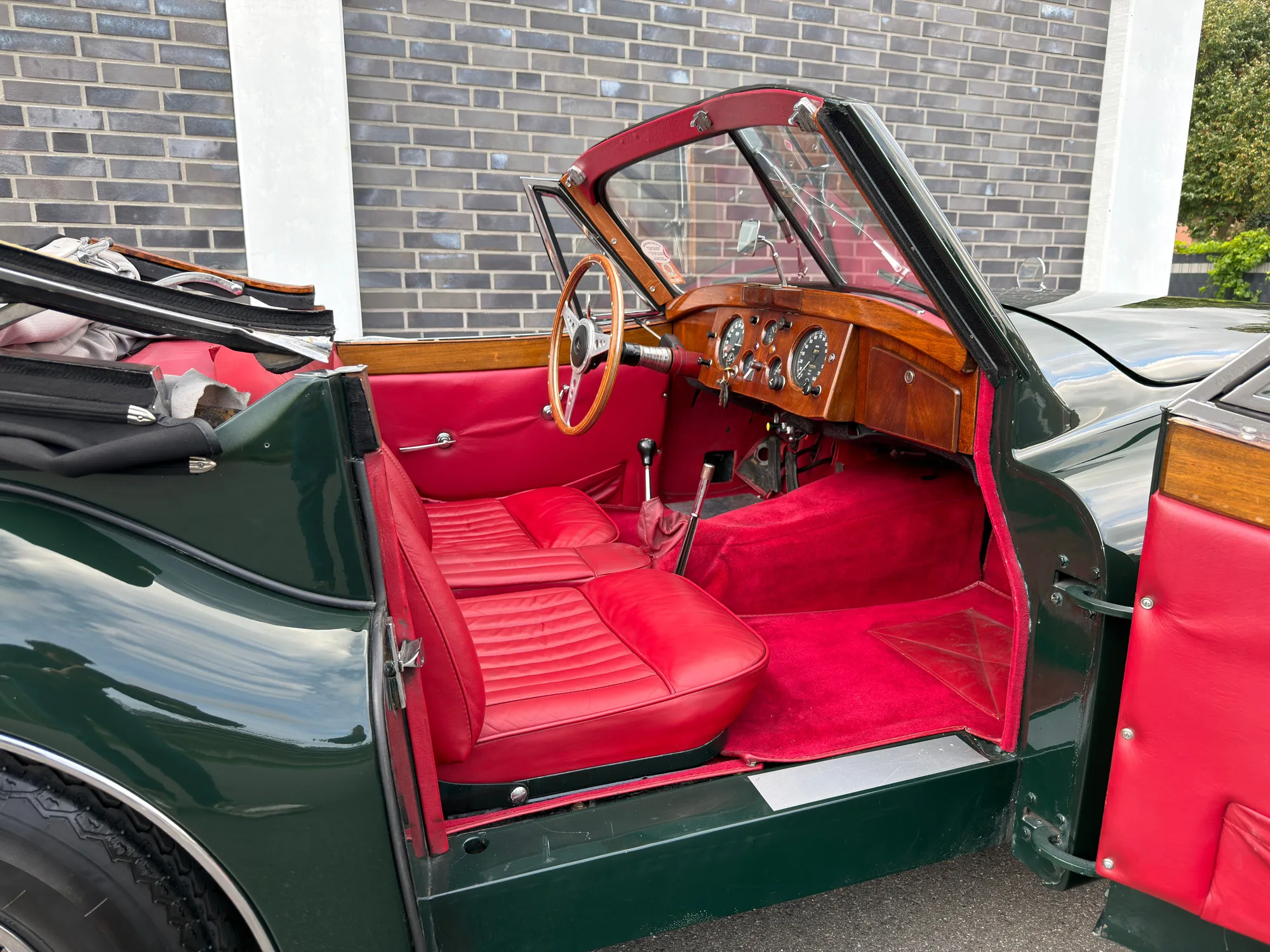 1953 Jaguar XK120 Drophead Coupé, 16/30
