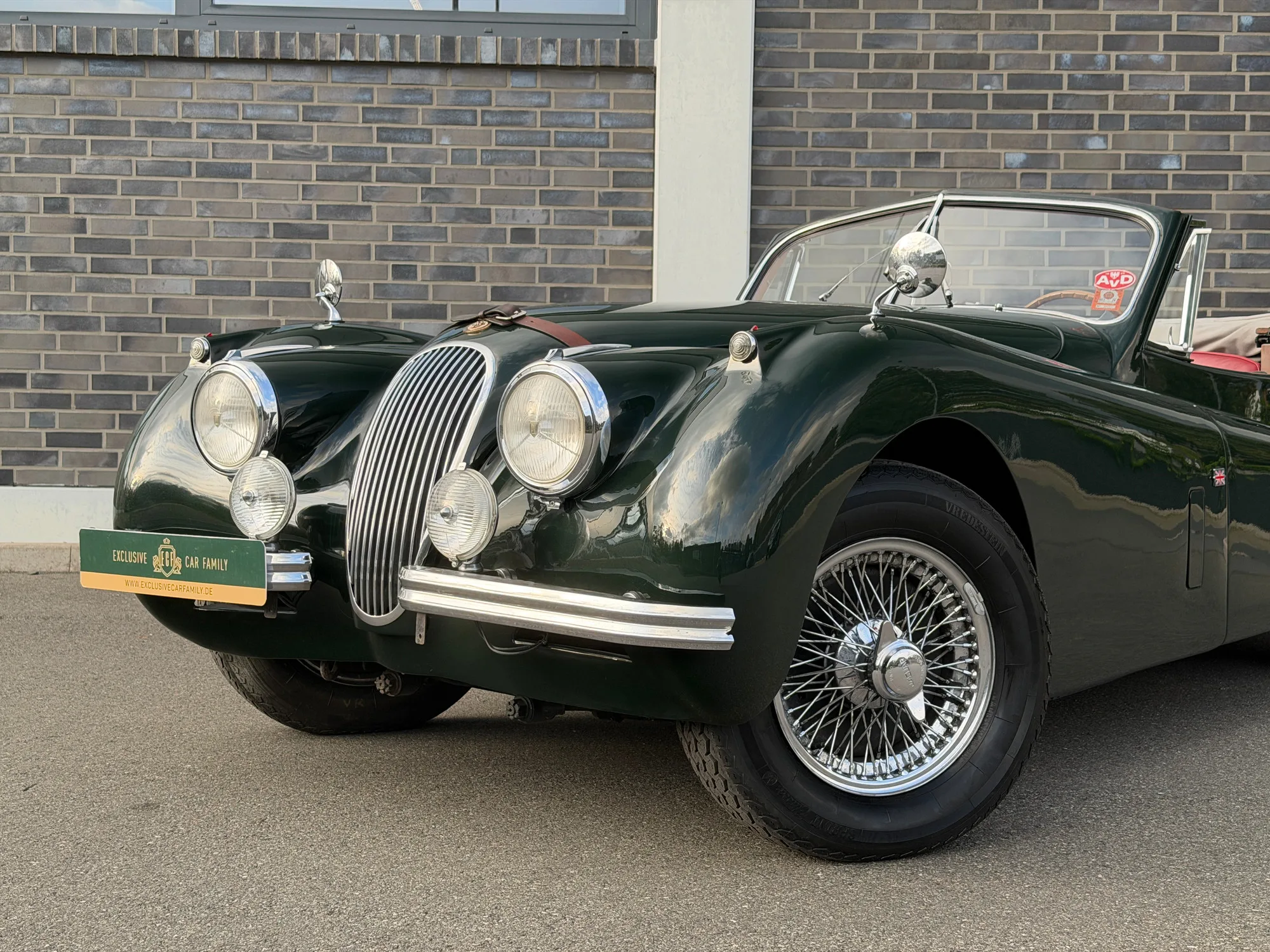 1953 Jaguar XK120 Drophead Coupé, 17/30
