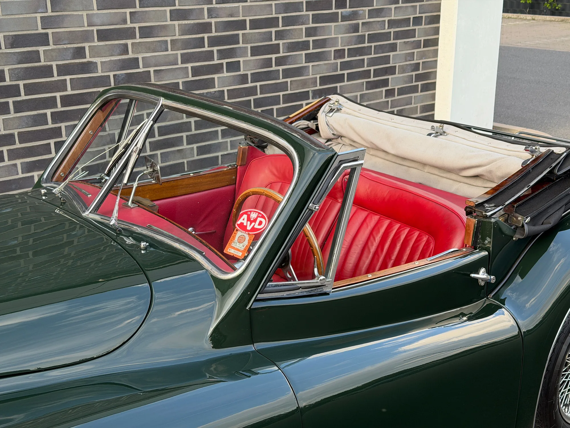 1953 Jaguar XK120 Drophead Coupé, 20/30