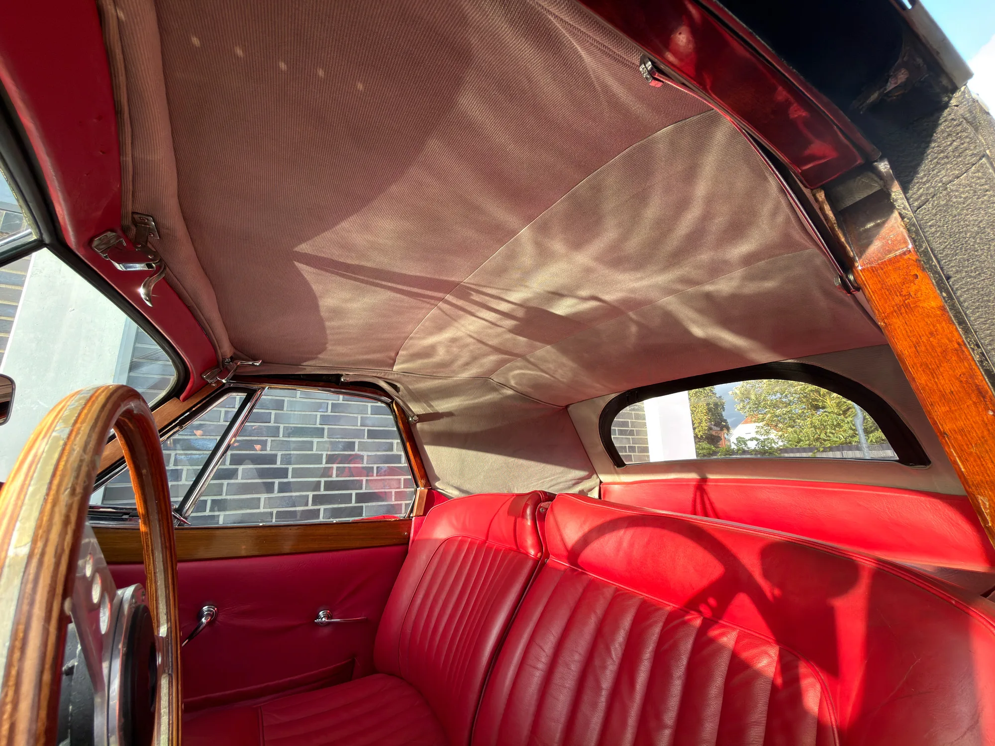 1953 Jaguar XK120 Drophead Coupé, 25/30
