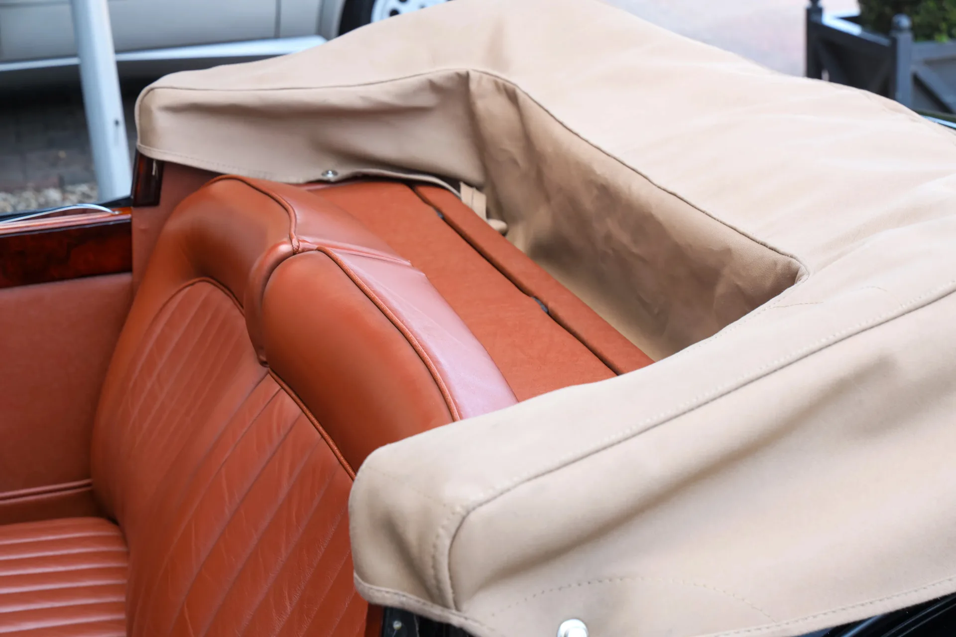 1953 Jaguar XK120 Drophead Coupe, 28/30
