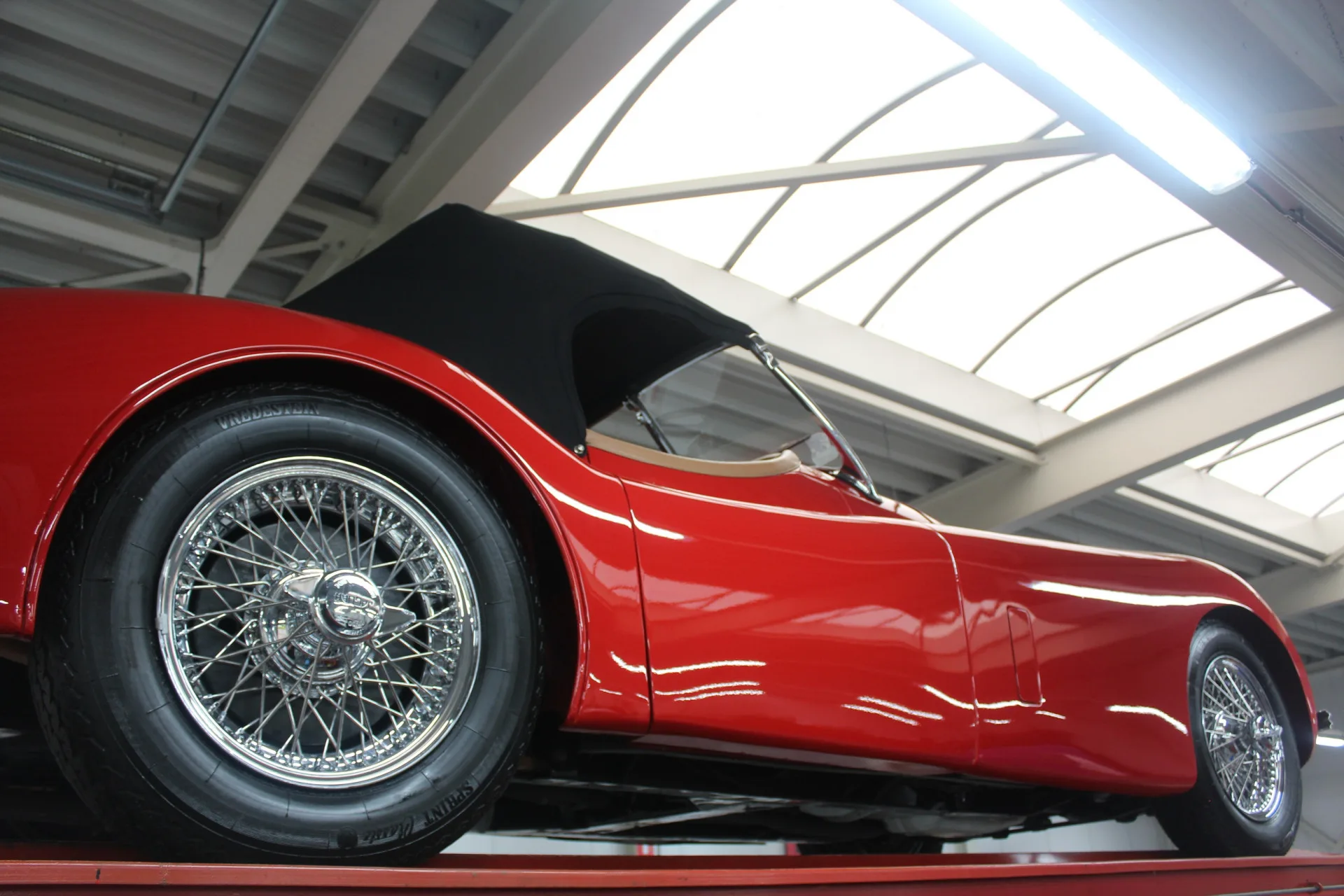1954 Jaguar XK120 Roadster SE, 13/30