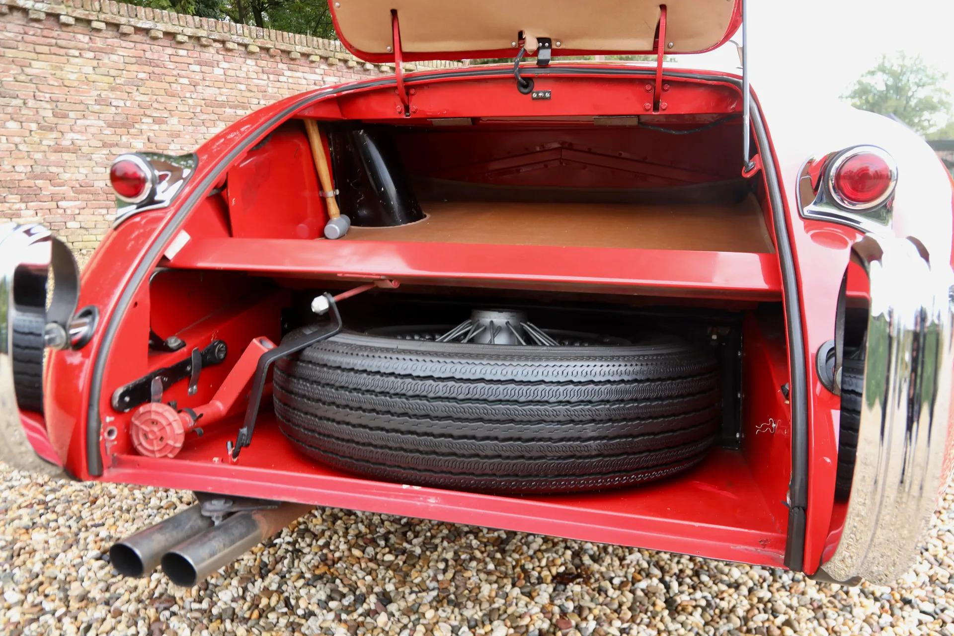 1954 Jaguar XK120 Roadster SE, 29/30