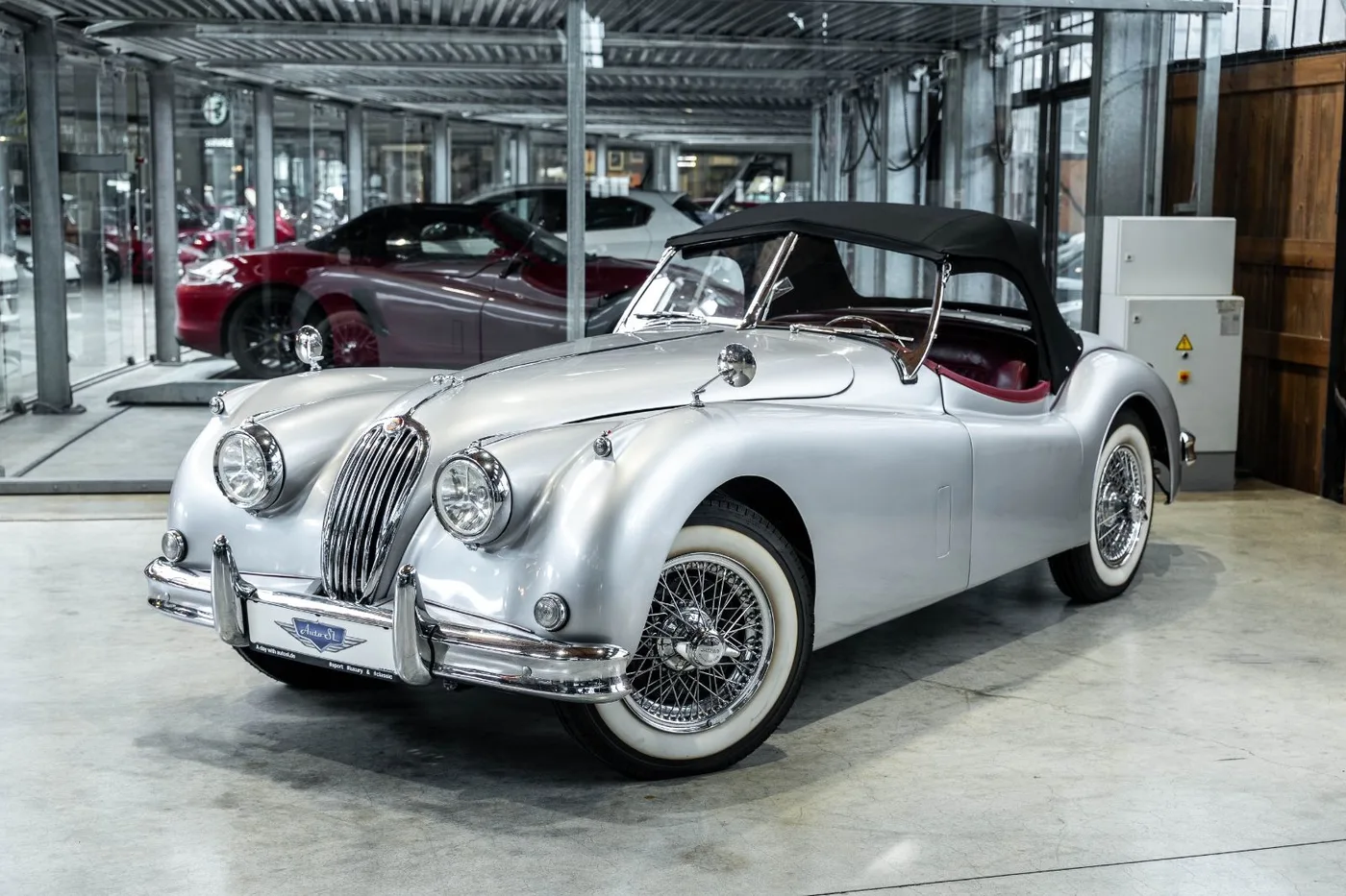 1954 Jaguar XK140 SE OTS proposée par un concessionnaire spécialisé à Neuss, Allemagne, photo 2 sur 10