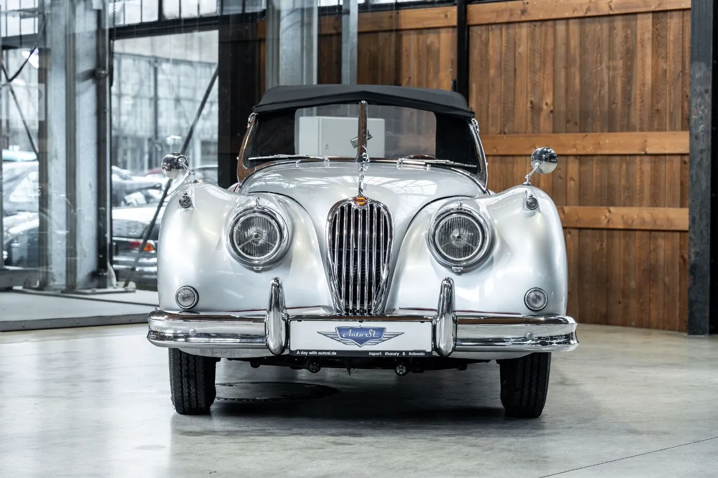 1954 Jaguar XK140 SE OTS proposée par un concessionnaire spécialisé à Neuss, Allemagne, photo 4 sur 10
