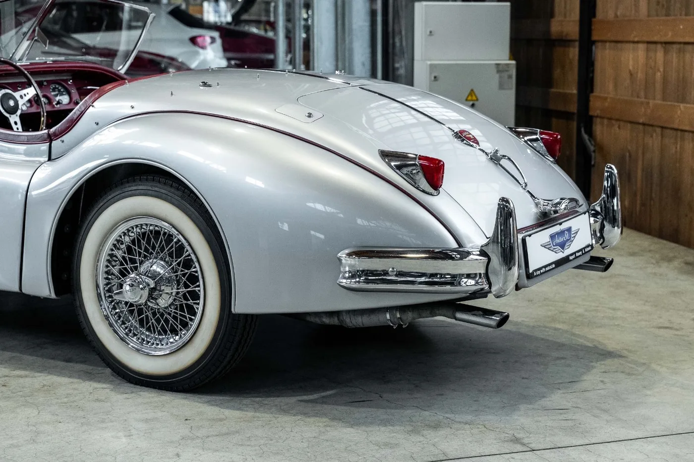 1954 Jaguar XK140 SE OTS proposée par un concessionnaire spécialisé à Neuss, Allemagne, photo 8 sur 10