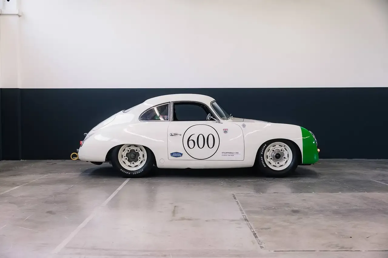 1954 Porsche 356 en un concesionario especializado de Múnich, Alemania, foto principal