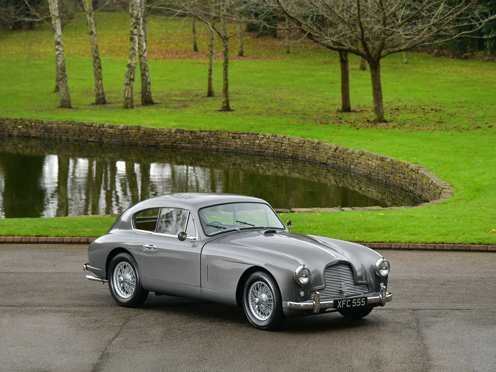 1955 Aston Martin DB2/4 angeboten von einem Fachhändler in Hook Norton, Vereinigtes Königreich, Hauptfoto