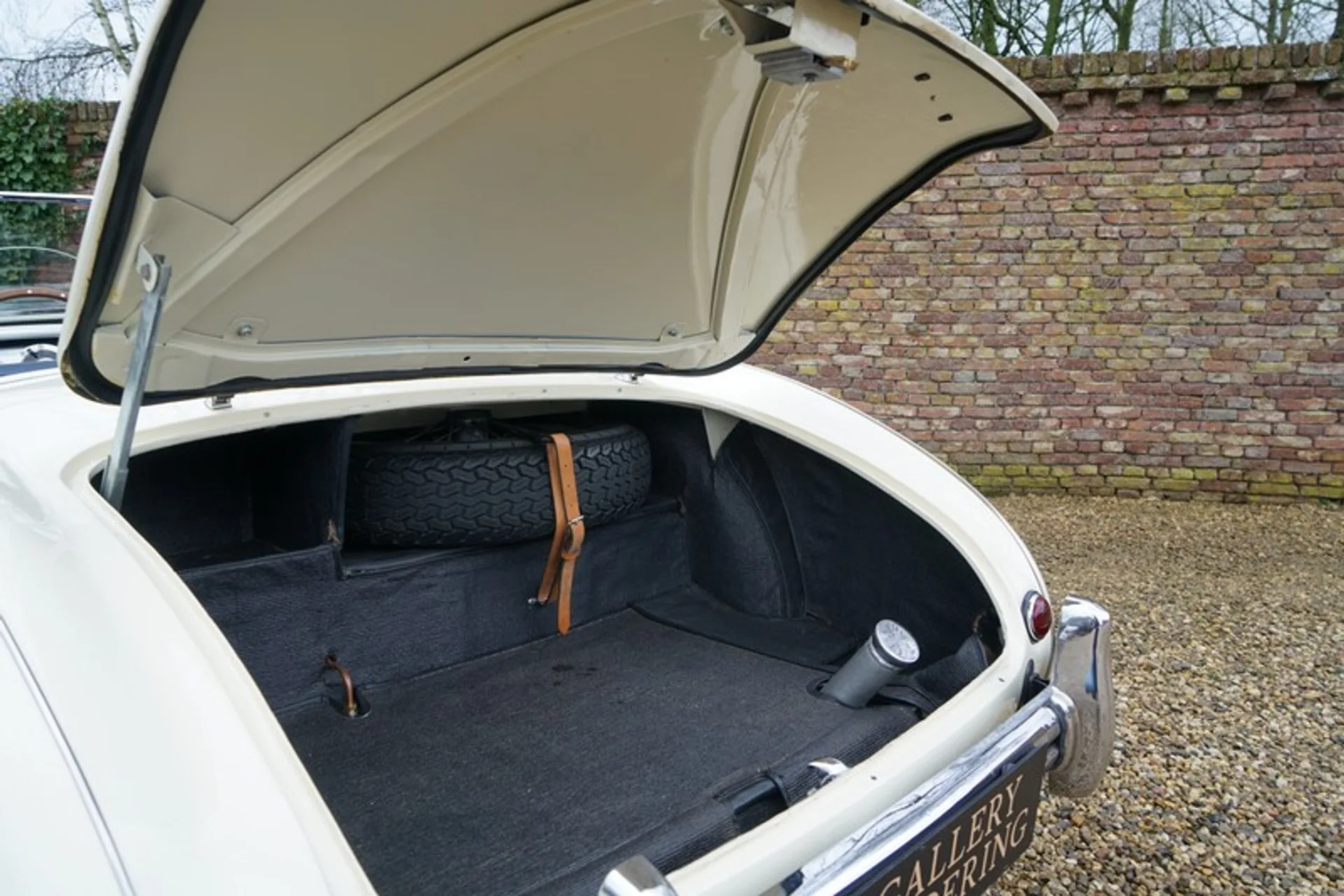 1955 Austin-Healey 100 BN1 100M specification, 11/30