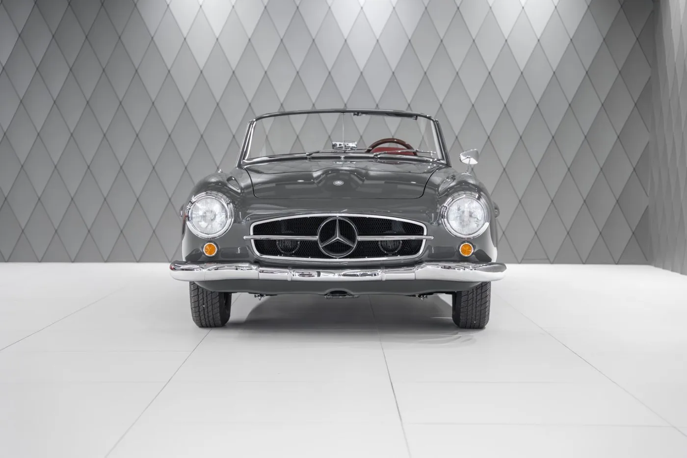 1955 Mercedes-Benz 190 SL Roadster offered by a supercar dealer in Schenefeld, Germany, photo 2 of 25