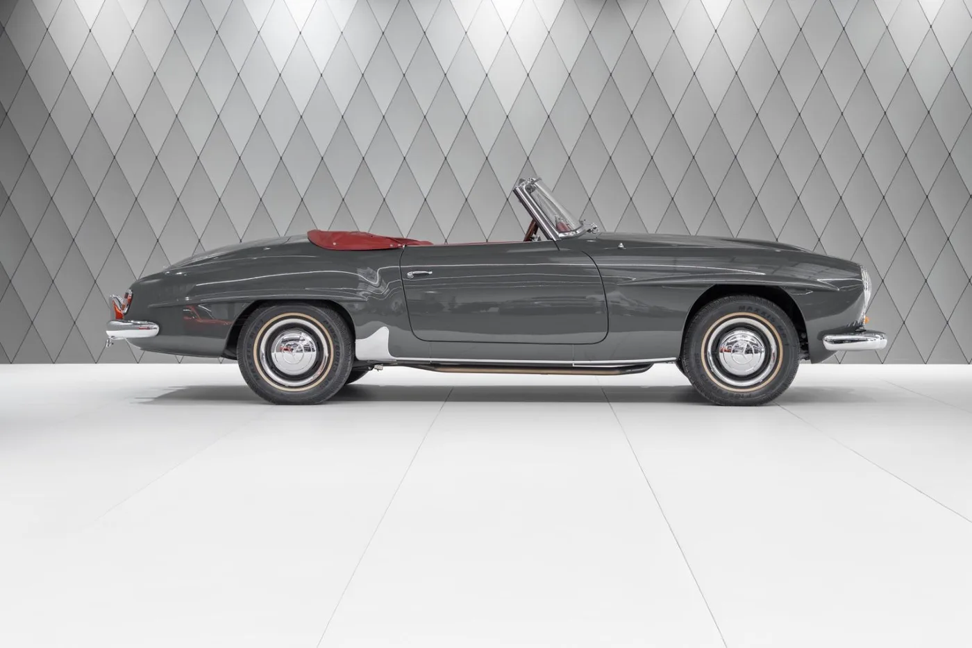 1955 Mercedes-Benz 190 SL Roadster offered by a supercar dealer in Schenefeld, Germany, photo 3 of 25