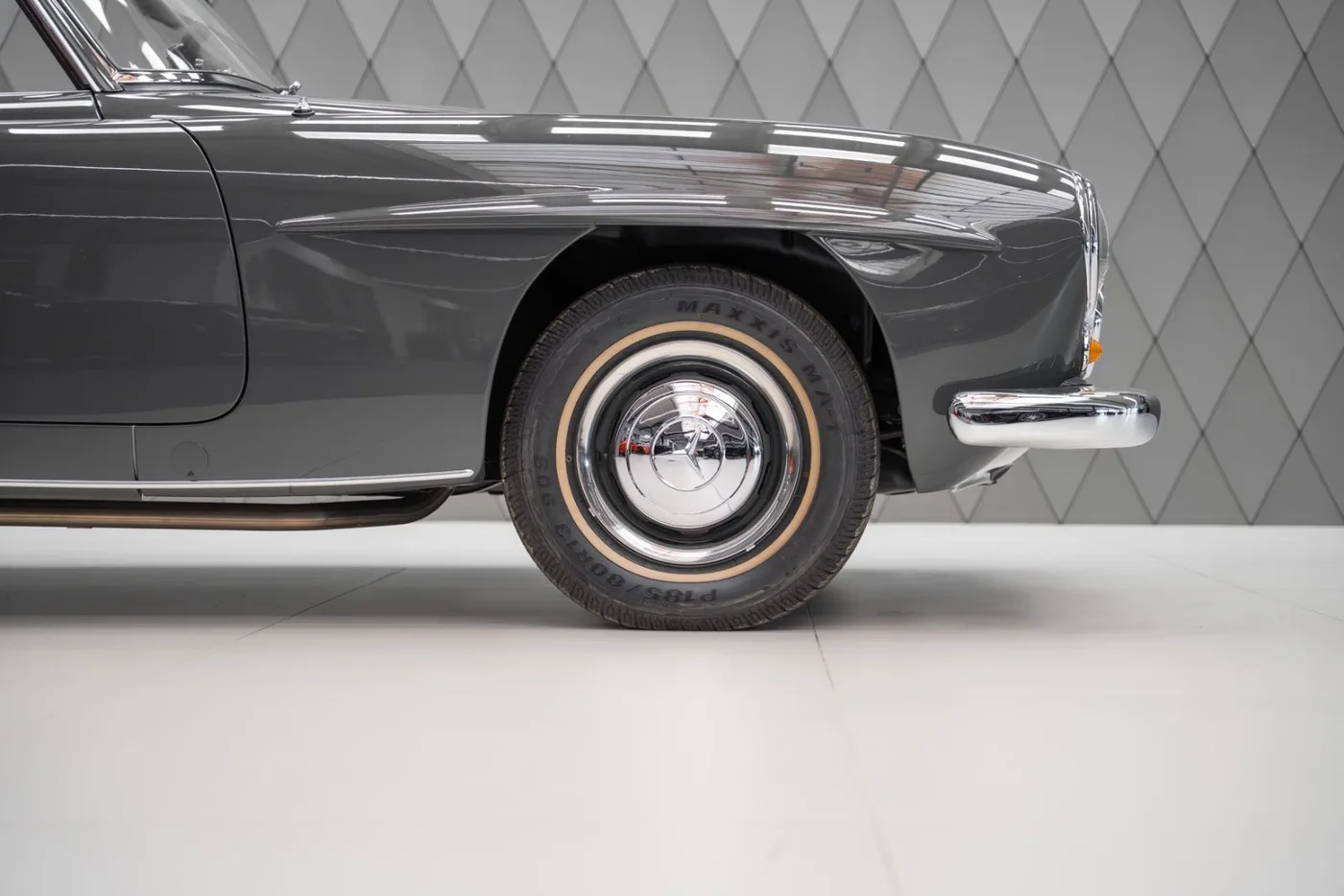 1955 Mercedes-Benz 190 SL Roadster offered by a supercar dealer in Schenefeld, Germany, photo 7 of 25
