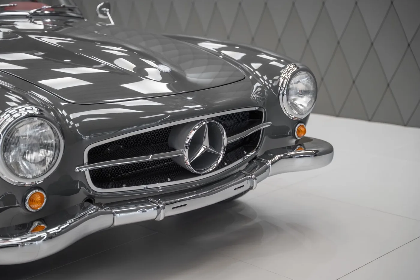 1955 Mercedes-Benz 190 SL Roadster offered by a supercar dealer in Schenefeld, Germany, photo 8 of 25