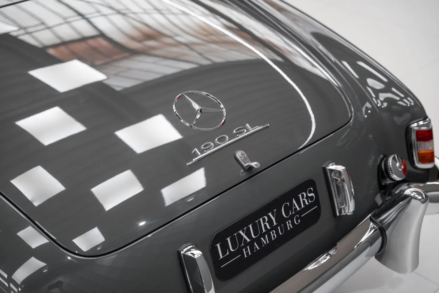 1955 Mercedes-Benz 190 SL Roadster offered by a supercar dealer in Schenefeld, Germany, photo 9 of 25