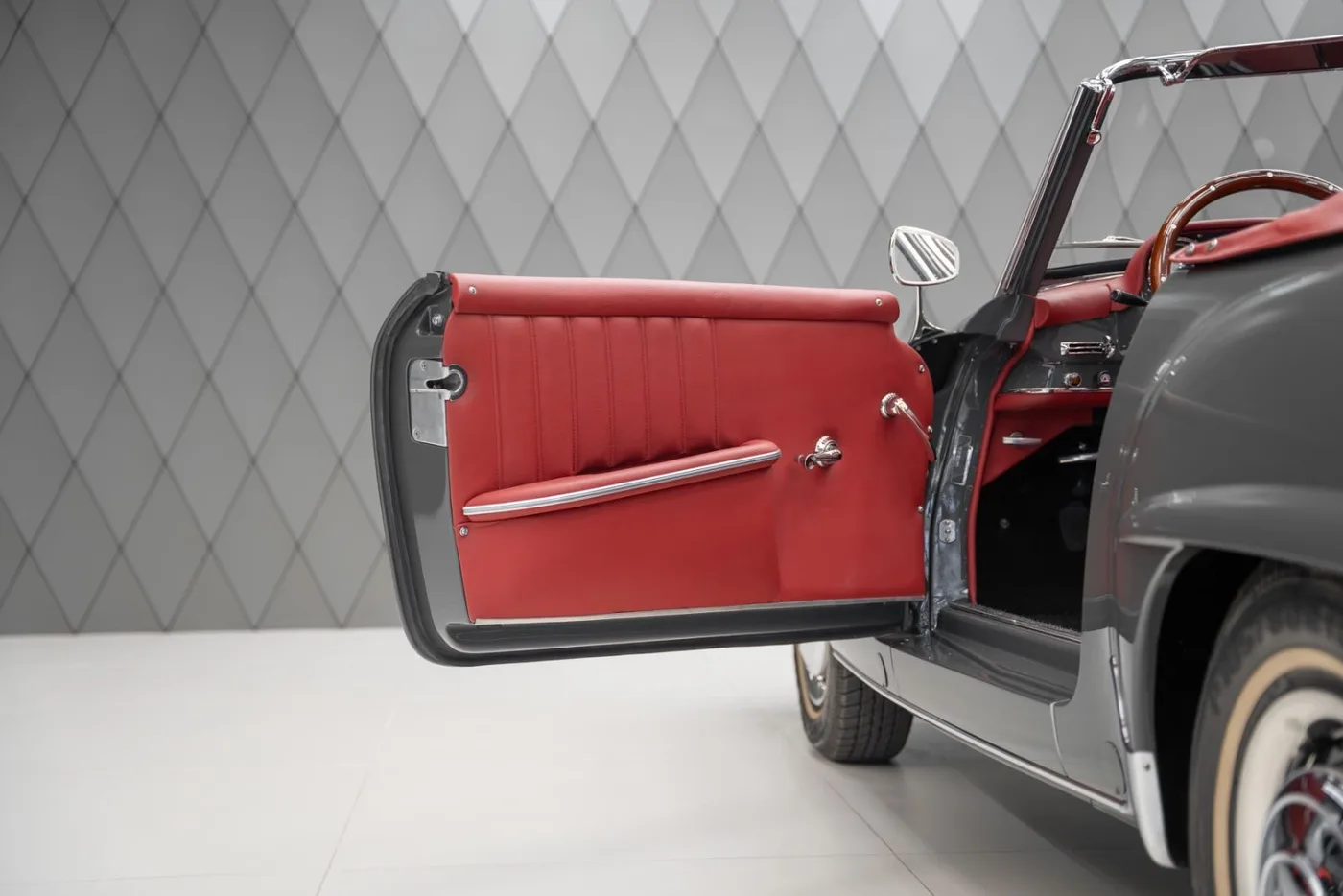 1955 Mercedes-Benz 190 SL Roadster offered by a supercar dealer in Schenefeld, Germany, photo 12 of 25