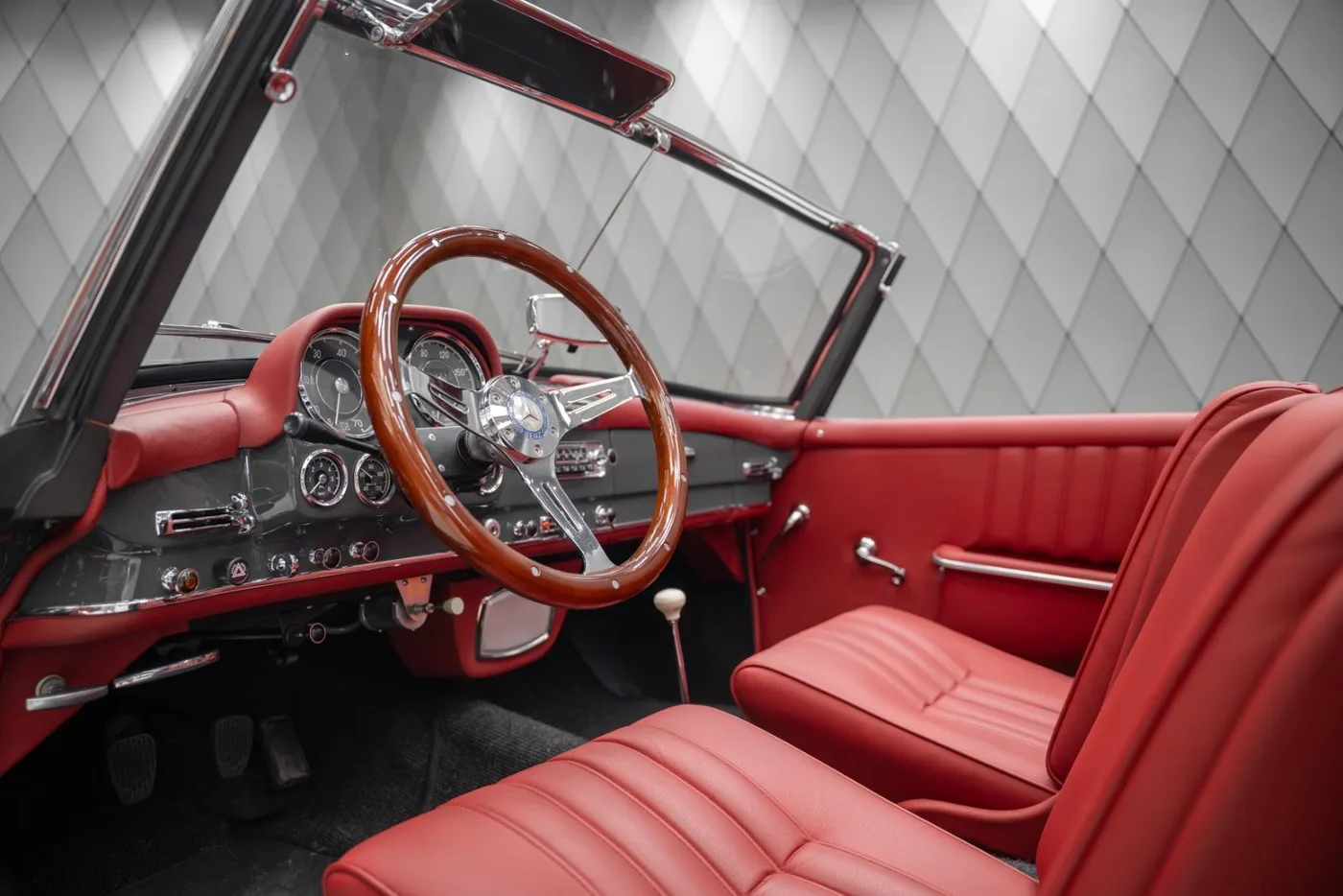 1955 Mercedes-Benz 190 SL Roadster offered by a supercar dealer in Schenefeld, Germany, photo 13 of 25