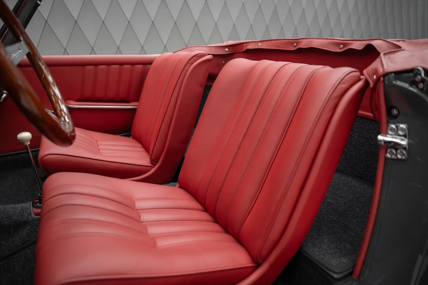 1955 Mercedes-Benz 190 SL Roadster offered by a supercar dealer in Schenefeld, Germany, photo 14 of 25