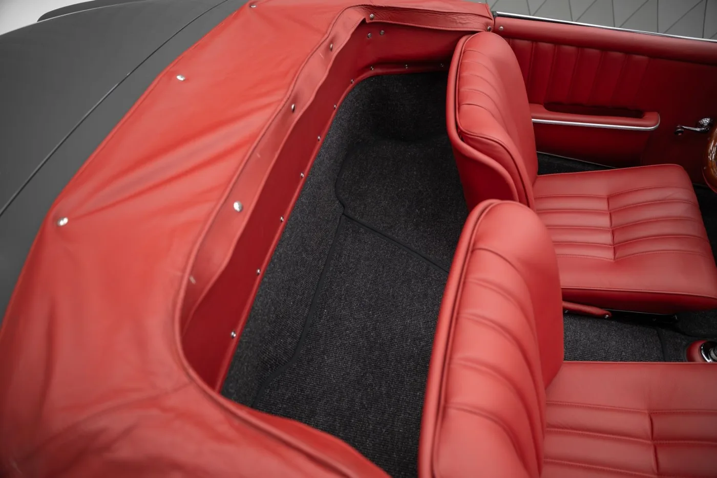 1955 Mercedes-Benz 190 SL Roadster offered by a supercar dealer in Schenefeld, Germany, photo 17 of 25