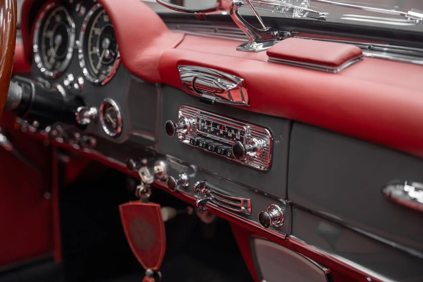 1955 Mercedes-Benz 190 SL Roadster offered by a supercar dealer in Schenefeld, Germany, photo 19 of 25