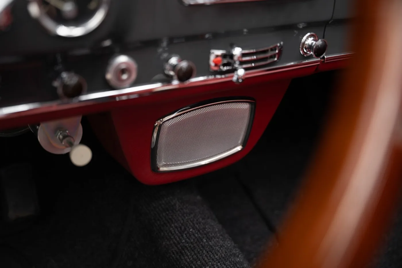 1955 Mercedes-Benz 190 SL Roadster offered by a supercar dealer in Schenefeld, Germany, photo 22 of 25