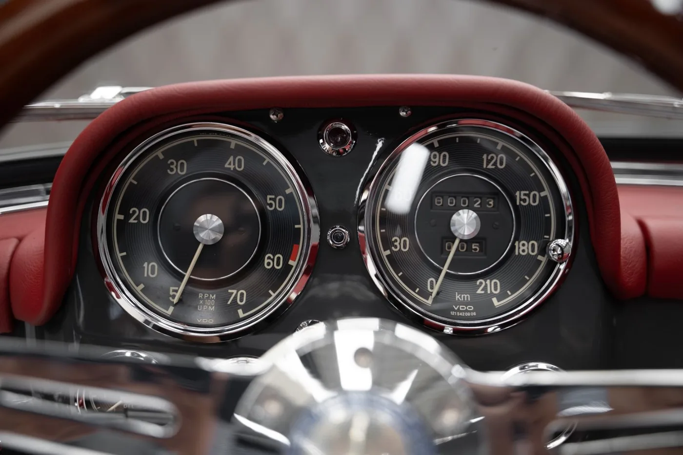 1955 Mercedes-Benz 190 SL Roadster offered by a supercar dealer in Schenefeld, Germany, photo 24 of 25