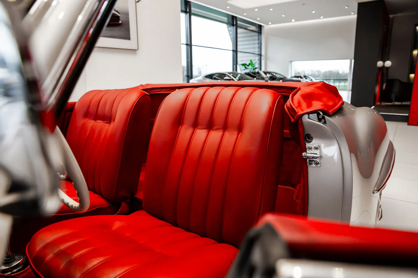1956 Mercedes-Benz 190 SL offered by a specialist dealer in Hengelo, Netherlands, photo 9 of 15