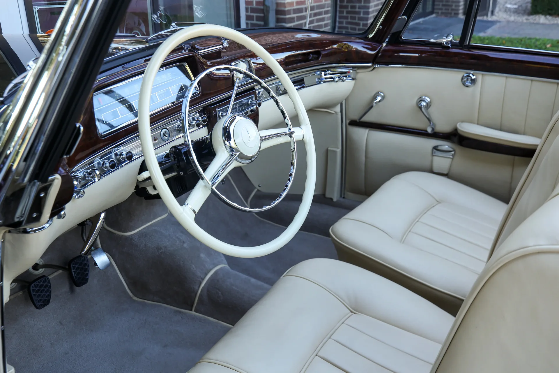 1956 Mercedes-Benz 220 S Cabriolet, 3/30