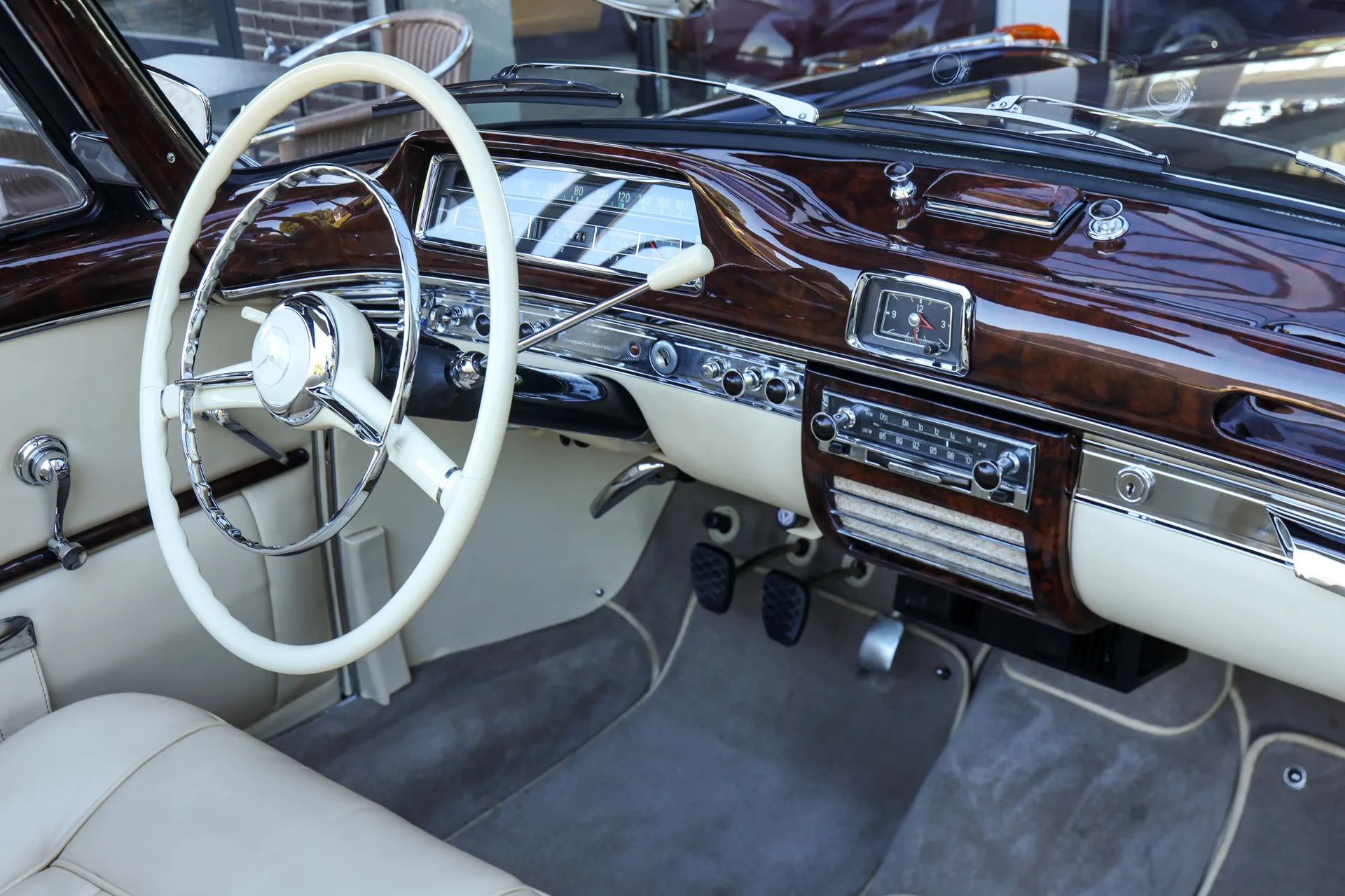 1956 Mercedes-Benz 220 S Cabriolet, 17/30