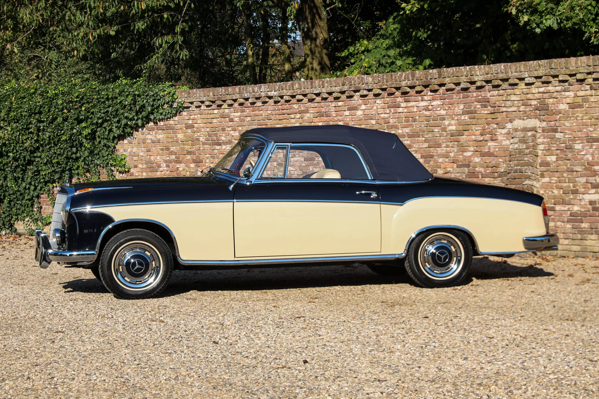 1956 Mercedes-Benz 220 S Cabriolet, 22/30