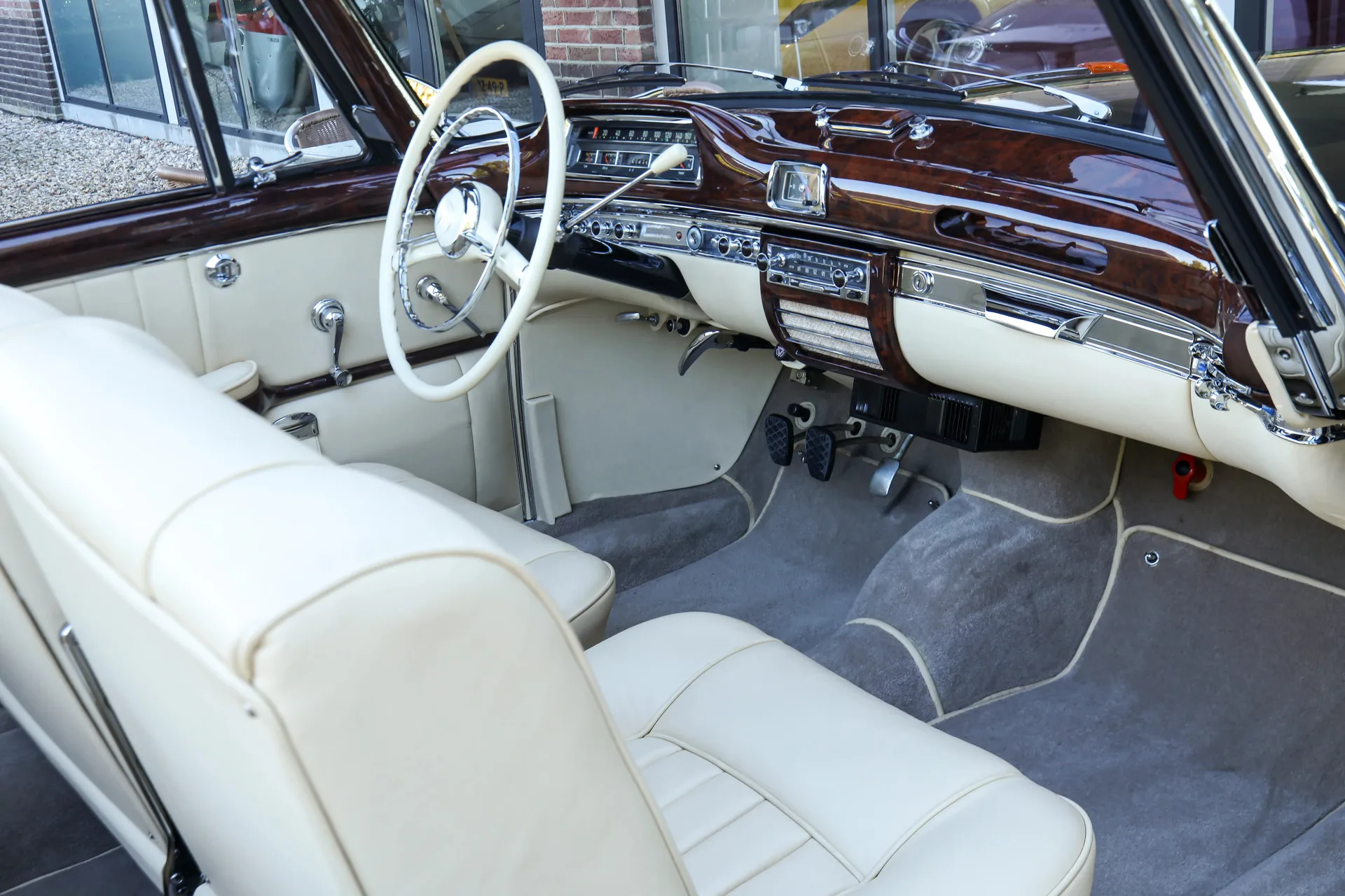 1956 Mercedes-Benz 220 S Cabriolet, 23/30