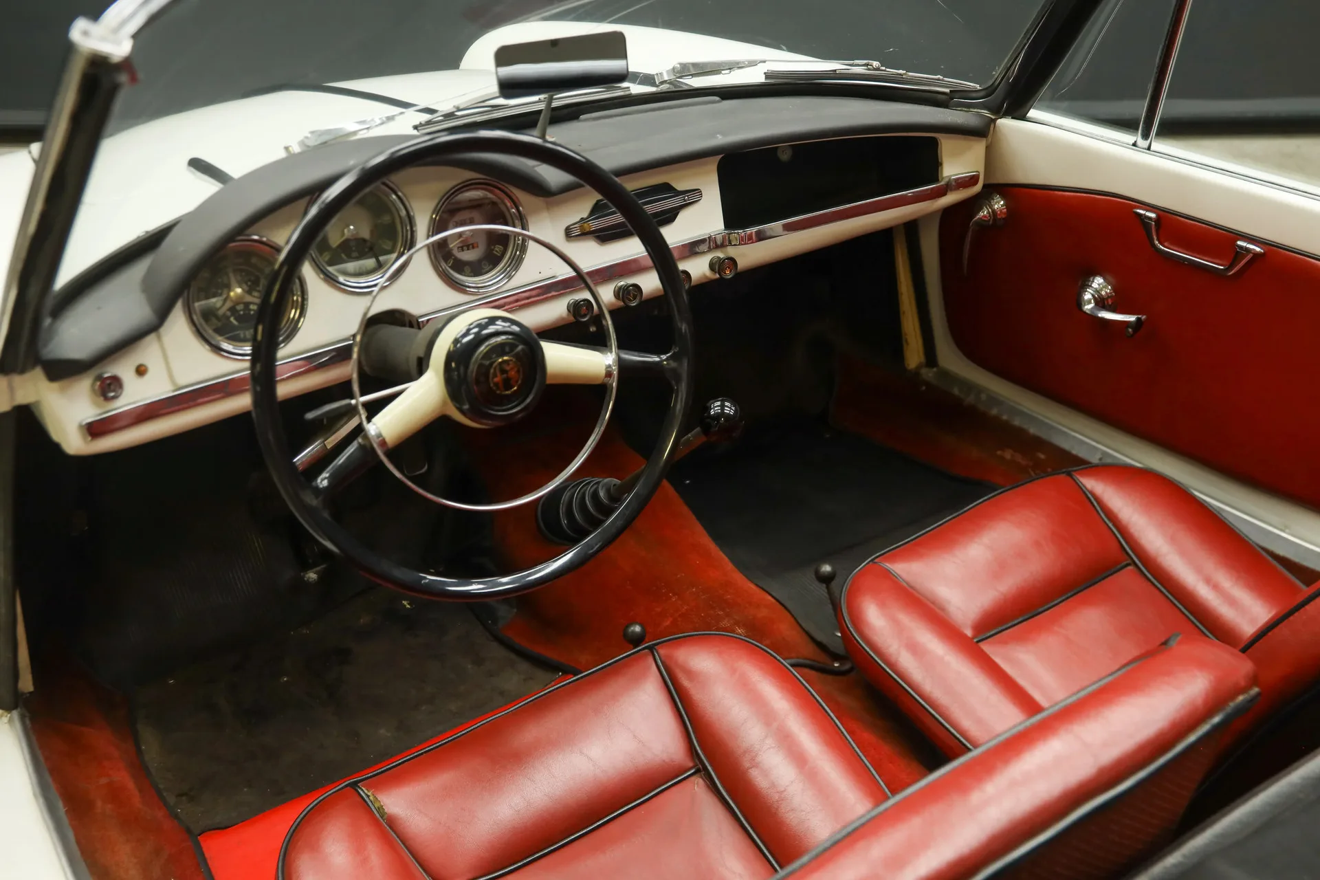 1957 Alfa Romeo Giulietta Spider, 3/30