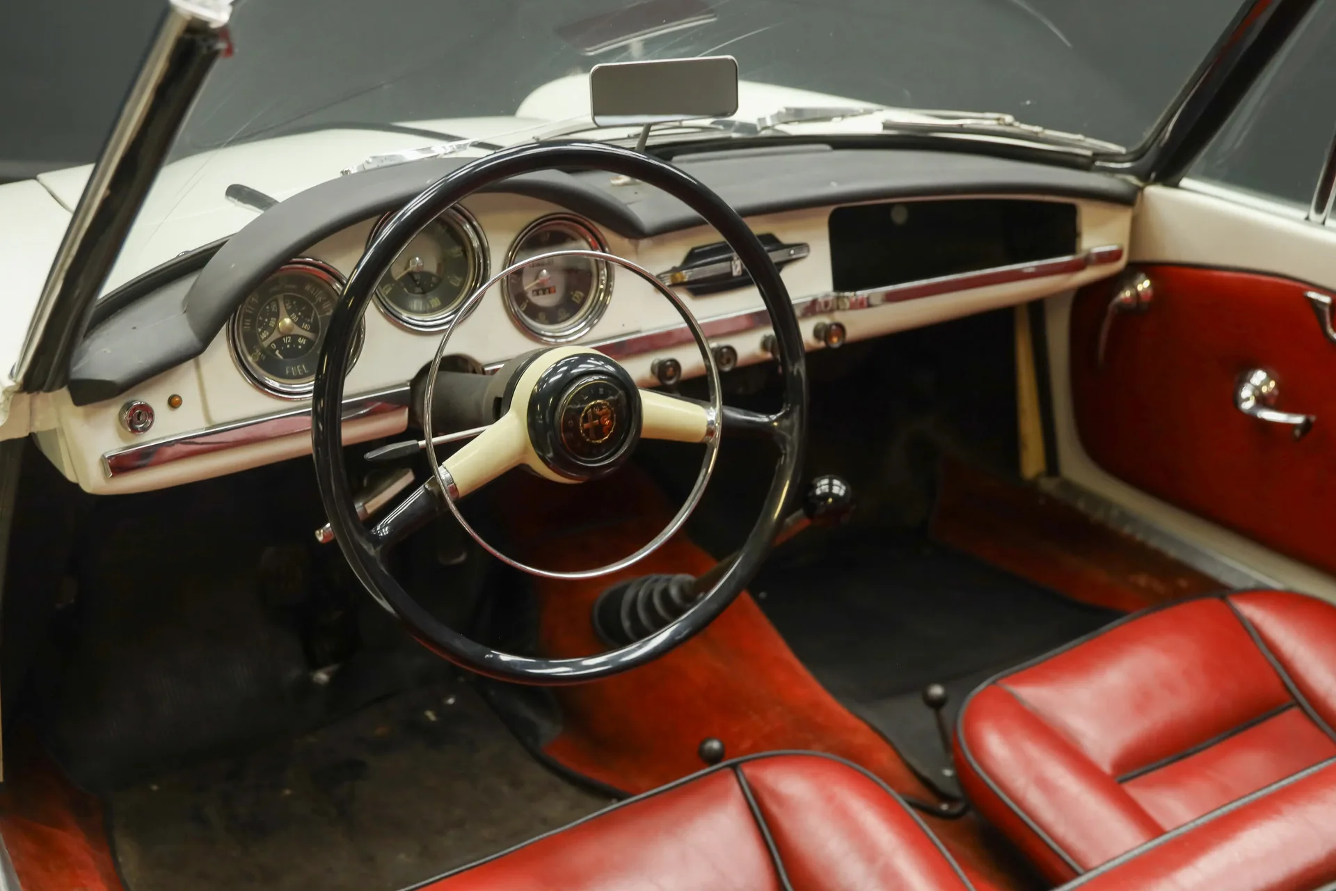 1957 Alfa Romeo Giulietta Spider, 20/30
