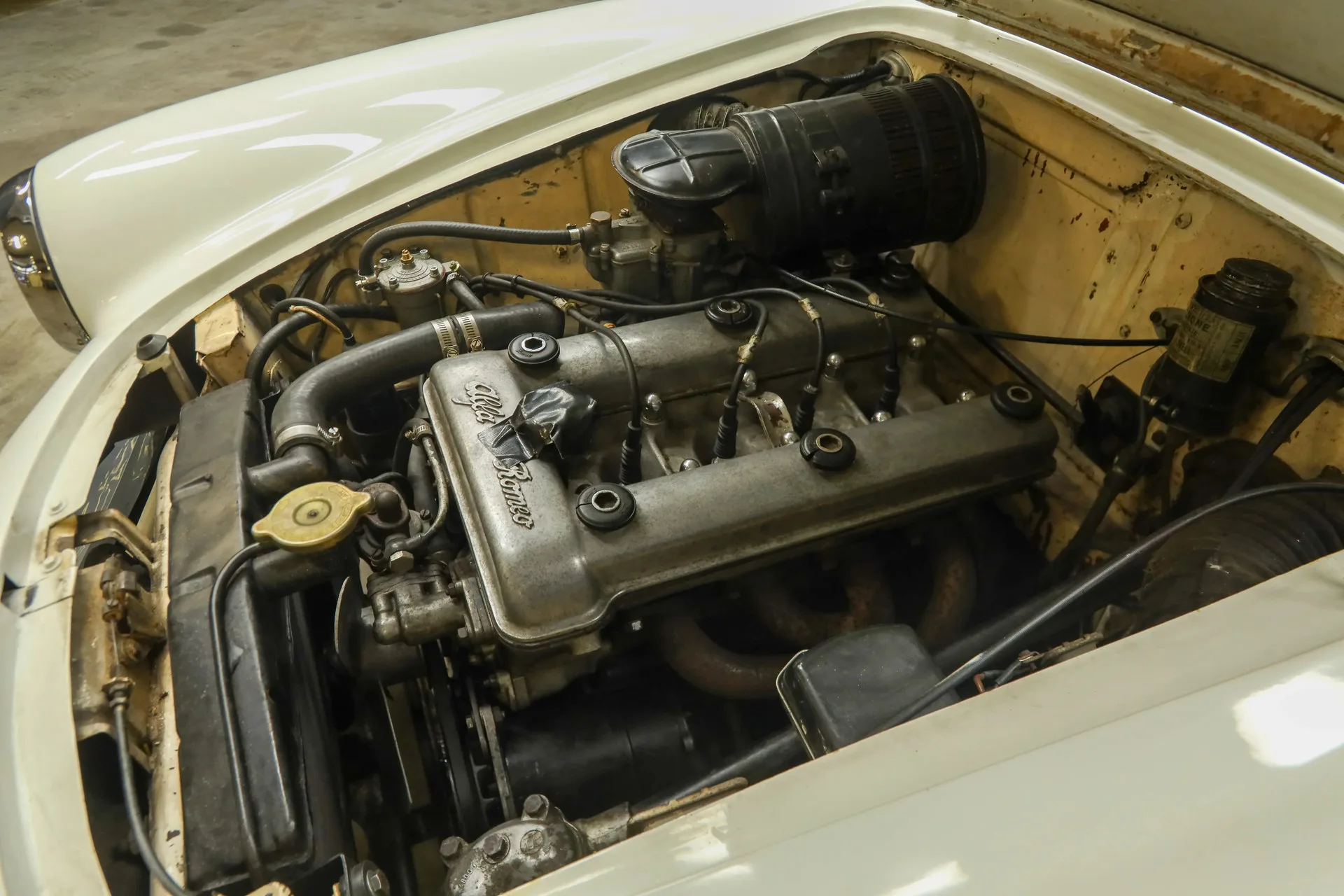 1957 Alfa Romeo Giulietta Spider, 22/30