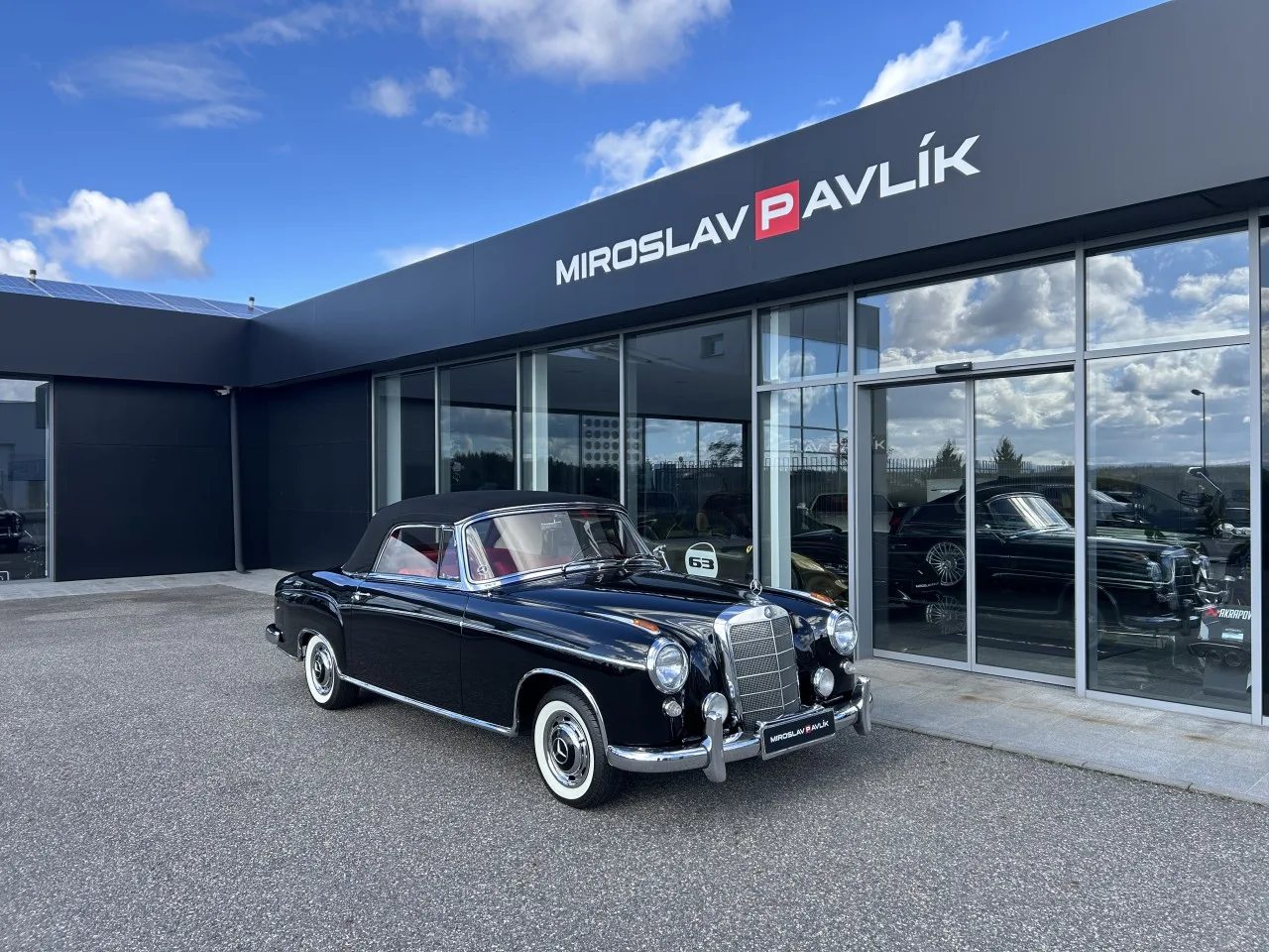 1957 Mercedes-Benz 220 S Ponton Cabriolet angeboten von einem Fachhändler in Písek, Tschechien, Hauptfoto