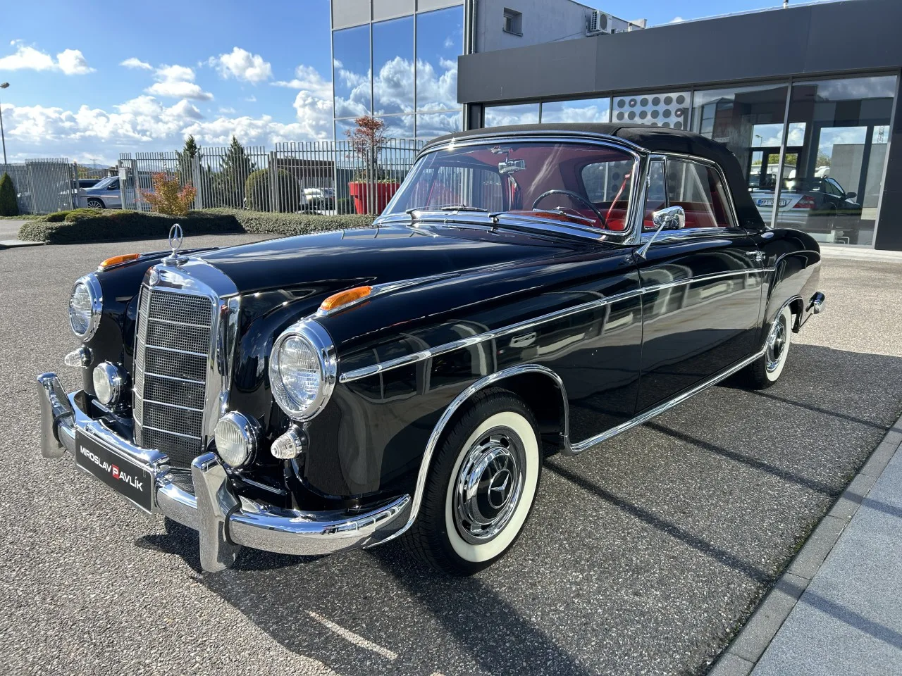 1957 Mercedes-Benz 220 S Ponton Cabriolet, 3/28