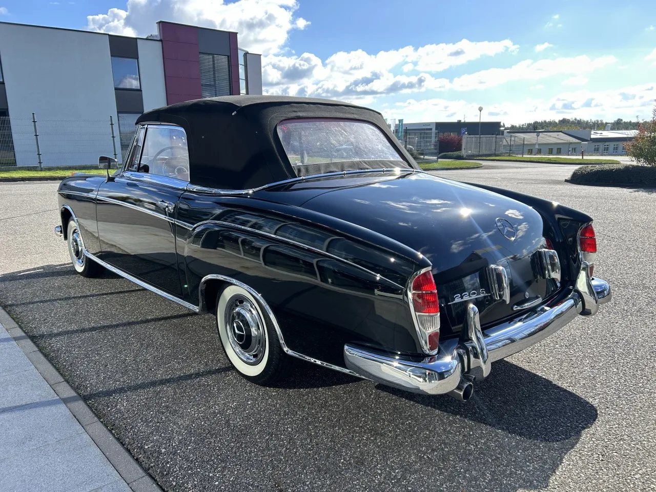 1957 Mercedes-Benz 220 S Ponton Cabriolet, 7/28